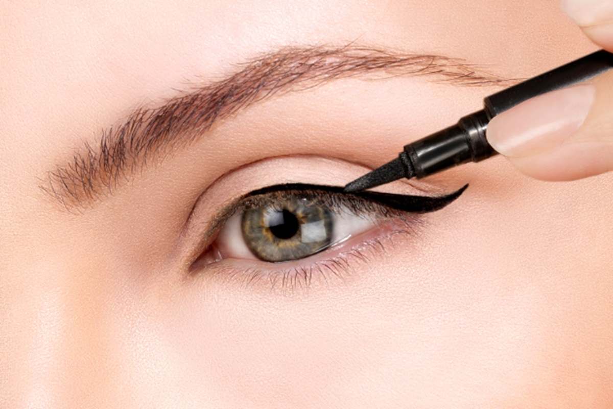 How to Apply Eyeliner for Your Eye Shape How to Apply Eyeliner for Your Eye Shape
