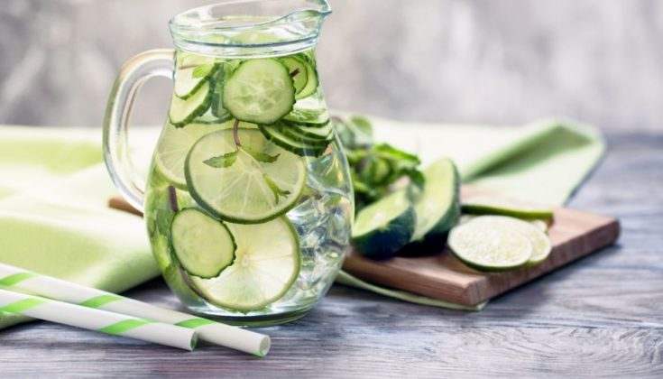 Mixing cucumber juice with lemon juice and rose water