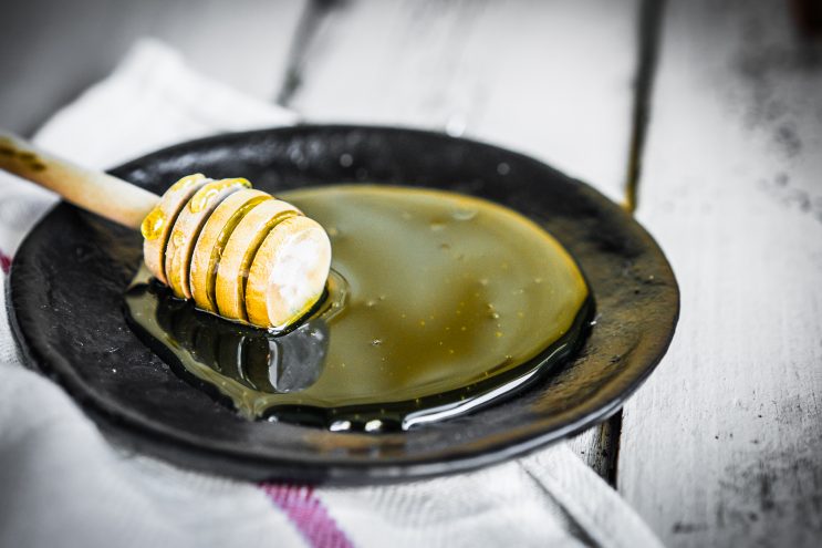 Natural chickenpox treatment with honey